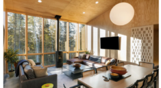 Valor de las Casas Prefabricadas en Chile: diseño, comodidad y nuevas formas de construir Las casas prefabricadas han experimentado un importante crecimiento en Chile durante los últimos años. Cada vez más familias buscan alternativas modernas para construir una vivienda cómoda, funcional y adaptada a diferentes estilos de vida. Gracias a los avances en diseño, arquitectura y sistemas constructivos, estas viviendas se han transformado en una opción muy valorada tanto en zonas urbanas como rurales. Cuando las personas buscan información sobre Valor casas prefabricadas precios y fotos Chile, generalmente desean conocer modelos, estilos arquitectónicos y las características que hacen atractivas a estas construcciones. Actualmente existe una amplia variedad de opciones que permiten desarrollar proyectos personalizados para distintos tamaños de terreno y necesidades familiares. El crecimiento de las casas prefabricadas en Chile La construcción prefabricada ha evolucionado notablemente. Hoy es posible encontrar viviendas con diseños contemporáneos, espacios bien distribuidos y una estética moderna que se adapta perfectamente a los gustos actuales. Las búsquedas relacionadas con Modelos de casas prefabricadas en Chile han aumentado debido al interés por viviendas que combinen funcionalidad, comodidad y una apariencia atractiva. Entre las características más valoradas se encuentran: Ambientes amplios. Diseño moderno. Buena iluminación natural. Espacios integrados. Adaptación a distintos terrenos. Posibilidad de personalización. Estas cualidades permiten que cada proyecto se ajuste a las necesidades específicas de cada familia. Diseños para distintos estilos de vida Uno de los mayores atractivos de las viviendas prefabricadas es la gran variedad de modelos disponibles. Actualmente es posible encontrar: Casas de estilo moderno. Viviendas minimalistas. Diseños de inspiración nórdica. Casas de campo contemporáneas. Proyectos familiares de varios dormitorios. Viviendas compactas para terrenos pequeños. La diversidad de propuestas arquitectónicas ha convertido a las casas prefabricadas en una alternativa cada vez más popular en todo Chile. Casas prefabricadas lindas y baratas: una tendencia que sigue creciendo Las búsquedas relacionadas con Casas prefabricadas lindas y baratas reflejan una realidad cada vez más evidente: las personas buscan viviendas que no solo sean funcionales, sino también atractivas visualmente. Actualmente los diseños modernos permiten incorporar: Fachadas elegantes. Grandes ventanales. Terrazas. Espacios abiertos. Integración con jardines. Ambientes luminosos. El resultado son hogares acogedores que ofrecen una excelente experiencia de vida para toda la familia. Espacios pensados para la comodidad diaria La arquitectura moderna busca crear viviendas donde cada ambiente tenga una función clara y contribuya al bienestar de quienes las habitan. Por este motivo, muchos proyectos incorporan: Cocinas integradas. Comedores amplios. Living conectado con espacios exteriores. Dormitorios funcionales. Áreas de trabajo o estudio. Esta distribución favorece una circulación más cómoda y permite aprovechar mejor cada metro disponible. Casas prefabricadas Chile baratas y la búsqueda de soluciones habitacionales modernas Cuando las personas investigan sobre Casas prefabricadas Chile baratas, generalmente buscan alternativas que les permitan acceder a una vivienda confortable y adaptada a las necesidades actuales. Más allá de cualquier aspecto económico, estas viviendas destacan por: Flexibilidad de diseño. Rapidez de ejecución. Adaptabilidad. Aprovechamiento del espacio. Posibilidad de crecimiento futuro. Estos factores han contribuido a que las casas prefabricadas sean consideradas una excelente opción para familias de diferentes perfiles. La importancia de la luz natural La iluminación natural es uno de los elementos más valorados en la arquitectura contemporánea. Por esta razón, muchos proyectos incorporan: Ventanales panorámicos. Puertas corredizas. Techos altos. Ambientes abiertos. La entrada de luz natural genera una sensación de amplitud que mejora significativamente la calidad de vida dentro del hogar. Modelos de casas prefabricadas en Chile para distintos terrenos Chile posee una gran diversidad geográfica. Desde zonas costeras hasta sectores cordilleranos, pasando por áreas urbanas y rurales, cada región presenta características particulares. Los distintos Modelos de casas prefabricadas en Chile permiten adaptarse a: Parcelas. Lotes urbanos. Terrenos rurales. Sectores turísticos. Entornos naturales. Esta versatilidad es una de las razones por las cuales el sistema prefabricado continúa creciendo en todo el país. Casas prefabricadas kit completo precio y la personalización del proyecto Las búsquedas relacionadas con Casas prefabricadas kit completo precio suelen estar vinculadas a personas interesadas en conocer alternativas constructivas modernas. Lo más importante en estos proyectos es la posibilidad de adaptar la vivienda a las preferencias de cada familia. Entre las opciones de personalización más frecuentes se encuentran: Cantidad de dormitorios. Distribución de ambientes. Espacios exteriores. Diseño de fachadas. Tipos de cubiertas. Terminaciones interiores. Esta flexibilidad permite crear hogares únicos y completamente personalizados. Viviendas que se integran con el entorno Una tendencia cada vez más fuerte en arquitectura es la integración entre vivienda y naturaleza. Las casas prefabricadas modernas suelen incorporar elementos que favorecen esa conexión. Entre ellos destacan: Terrazas amplias. Galerías. Decks exteriores. Jardines. Ventanales con vistas panorámicas. Estos espacios permiten disfrutar mejor del paisaje y generar ambientes más agradables para toda la familia. Casas prefabricadas llave en mano precios y modelos Las consultas relacionadas con Casas prefabricadas llave en mano precios y modelos suelen reflejar el interés por soluciones habitacionales completas y funcionales. Actualmente existe una amplia variedad de propuestas arquitectónicas que incluyen: Casas familiares. Viviendas modernas. Diseños minimalistas. Proyectos contemporáneos. Modelos con espacios abiertos. La posibilidad de elegir entre diferentes estilos permite encontrar opciones acordes a cada necesidad. Ambientes preparados para el futuro Las necesidades familiares cambian con el paso del tiempo. Por ello, muchas viviendas modernas se diseñan pensando en la posibilidad de futuras adaptaciones. Esto permite: Incorporar nuevos dormitorios. Ampliar áreas sociales. Crear espacios de trabajo. Adaptar ambientes para distintos usos. La flexibilidad es una de las principales ventajas que ofrecen los sistemas constructivos actuales. Casas prefabricadas la Serena precios y modelos La ciudad de La Serena se ha convertido en uno de los lugares donde existe un creciente interés por este tipo de viviendas. Las búsquedas relacionadas con Casas prefabricadas la Serena precios y modelos suelen estar vinculadas a personas que buscan aprovechar las ventajas de vivir cerca del mar y disfrutar de un clima agradable durante gran parte del año. Las viviendas prefabricadas permiten desarrollar proyectos adaptados a este entorno mediante: Espacios exteriores. Terrazas. Ambientes luminosos. Diseños abiertos. Integración con jardines. Estas características favorecen un estilo de vida cómodo y conectado con el entorno. Estética moderna y diseño contemporáneo Las viviendas prefabricadas actuales destacan por su apariencia moderna y atractiva. Los diseños contemporáneos incorporan: Líneas limpias. Fachadas elegantes. Grandes superficies vidriadas. Materiales modernos. Ambientes abiertos. Gracias a estas características, las casas prefabricadas se han convertido en una alternativa muy valorada por quienes buscan una vivienda con identidad propia. Casas prefabricadas llave en mano baratas y la búsqueda de practicidad Las consultas relacionadas con Casas prefabricadas llave en mano baratas reflejan el interés por soluciones habitacionales prácticas y eficientes. Las familias valoran especialmente aspectos como: Comodidad. Funcionalidad. Organización de espacios. Adaptación a distintos estilos de vida. Posibilidad de personalización. Estos elementos contribuyen a crear hogares pensados para el bienestar diario. Espacios exteriores para disfrutar en familia La vida moderna ha aumentado el interés por contar con espacios al aire libre dentro del hogar. Por ello, muchos proyectos incluyen: Patios. Terrazas. Quinchos. Áreas recreativas. Jardines. Estos sectores permiten disfrutar reuniones familiares, momentos de descanso y actividades recreativas sin salir de casa. Innovación y evolución de la construcción prefabricada La industria de la construcción ha incorporado importantes avances tecnológicos que han permitido mejorar notablemente la calidad de las viviendas prefabricadas. Actualmente se desarrollan proyectos que destacan por: Precisión constructiva. Diseño eficiente. Mejor aprovechamiento de materiales. Confort interior. Adaptabilidad. La innovación continúa impulsando nuevas posibilidades para quienes desean construir una vivienda moderna. Un hogar pensado para cada familia Cada familia tiene necesidades diferentes y por eso la posibilidad de personalización es tan importante. Las casas prefabricadas permiten desarrollar proyectos que reflejan: Gustos personales. Estilo de vida. Necesidades futuras. Preferencias arquitectónicas. Esta capacidad de adaptación ha convertido a estas viviendas en una alternativa cada vez más elegida en distintas regiones de Chile. Diseño, funcionalidad y bienestar Quienes buscan información sobre Valor casas prefabricadas precios y fotos Chile, Casas prefabricadas kit completo precio, Casas prefabricadas Chile baratas, Casas prefabricadas lindas y baratas, Casas prefabricadas llave en mano precios y modelos, Casas prefabricadas la Serena precios y modelos, Casas prefabricadas llave en mano baratas y Modelos de casas prefabricadas en Chile suelen descubrir que estas viviendas destacan principalmente por su diseño moderno, su capacidad de adaptación, la comodidad de sus espacios y la posibilidad de crear hogares pensados para disfrutar durante muchos años.