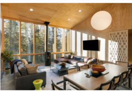 Valor de las Casas Prefabricadas en Chile: diseño, comodidad y nuevas formas de construir Las casas prefabricadas han experimentado un importante crecimiento en Chile durante los últimos años. Cada vez más familias buscan alternativas modernas para construir una vivienda cómoda, funcional y adaptada a diferentes estilos de vida. Gracias a los avances en diseño, arquitectura y sistemas constructivos, estas viviendas se han transformado en una opción muy valorada tanto en zonas urbanas como rurales. Cuando las personas buscan información sobre Valor casas prefabricadas precios y fotos Chile, generalmente desean conocer modelos, estilos arquitectónicos y las características que hacen atractivas a estas construcciones. Actualmente existe una amplia variedad de opciones que permiten desarrollar proyectos personalizados para distintos tamaños de terreno y necesidades familiares. El crecimiento de las casas prefabricadas en Chile La construcción prefabricada ha evolucionado notablemente. Hoy es posible encontrar viviendas con diseños contemporáneos, espacios bien distribuidos y una estética moderna que se adapta perfectamente a los gustos actuales. Las búsquedas relacionadas con Modelos de casas prefabricadas en Chile han aumentado debido al interés por viviendas que combinen funcionalidad, comodidad y una apariencia atractiva. Entre las características más valoradas se encuentran: Ambientes amplios. Diseño moderno. Buena iluminación natural. Espacios integrados. Adaptación a distintos terrenos. Posibilidad de personalización. Estas cualidades permiten que cada proyecto se ajuste a las necesidades específicas de cada familia. Diseños para distintos estilos de vida Uno de los mayores atractivos de las viviendas prefabricadas es la gran variedad de modelos disponibles. Actualmente es posible encontrar: Casas de estilo moderno. Viviendas minimalistas. Diseños de inspiración nórdica. Casas de campo contemporáneas. Proyectos familiares de varios dormitorios. Viviendas compactas para terrenos pequeños. La diversidad de propuestas arquitectónicas ha convertido a las casas prefabricadas en una alternativa cada vez más popular en todo Chile. Casas prefabricadas lindas y baratas: una tendencia que sigue creciendo Las búsquedas relacionadas con Casas prefabricadas lindas y baratas reflejan una realidad cada vez más evidente: las personas buscan viviendas que no solo sean funcionales, sino también atractivas visualmente. Actualmente los diseños modernos permiten incorporar: Fachadas elegantes. Grandes ventanales. Terrazas. Espacios abiertos. Integración con jardines. Ambientes luminosos. El resultado son hogares acogedores que ofrecen una excelente experiencia de vida para toda la familia. Espacios pensados para la comodidad diaria La arquitectura moderna busca crear viviendas donde cada ambiente tenga una función clara y contribuya al bienestar de quienes las habitan. Por este motivo, muchos proyectos incorporan: Cocinas integradas. Comedores amplios. Living conectado con espacios exteriores. Dormitorios funcionales. Áreas de trabajo o estudio. Esta distribución favorece una circulación más cómoda y permite aprovechar mejor cada metro disponible. Casas prefabricadas Chile baratas y la búsqueda de soluciones habitacionales modernas Cuando las personas investigan sobre Casas prefabricadas Chile baratas, generalmente buscan alternativas que les permitan acceder a una vivienda confortable y adaptada a las necesidades actuales. Más allá de cualquier aspecto económico, estas viviendas destacan por: Flexibilidad de diseño. Rapidez de ejecución. Adaptabilidad. Aprovechamiento del espacio. Posibilidad de crecimiento futuro. Estos factores han contribuido a que las casas prefabricadas sean consideradas una excelente opción para familias de diferentes perfiles. La importancia de la luz natural La iluminación natural es uno de los elementos más valorados en la arquitectura contemporánea. Por esta razón, muchos proyectos incorporan: Ventanales panorámicos. Puertas corredizas. Techos altos. Ambientes abiertos. La entrada de luz natural genera una sensación de amplitud que mejora significativamente la calidad de vida dentro del hogar. Modelos de casas prefabricadas en Chile para distintos terrenos Chile posee una gran diversidad geográfica. Desde zonas costeras hasta sectores cordilleranos, pasando por áreas urbanas y rurales, cada región presenta características particulares. Los distintos Modelos de casas prefabricadas en Chile permiten adaptarse a: Parcelas. Lotes urbanos. Terrenos rurales. Sectores turísticos. Entornos naturales. Esta versatilidad es una de las razones por las cuales el sistema prefabricado continúa creciendo en todo el país. Casas prefabricadas kit completo precio y la personalización del proyecto Las búsquedas relacionadas con Casas prefabricadas kit completo precio suelen estar vinculadas a personas interesadas en conocer alternativas constructivas modernas. Lo más importante en estos proyectos es la posibilidad de adaptar la vivienda a las preferencias de cada familia. Entre las opciones de personalización más frecuentes se encuentran: Cantidad de dormitorios. Distribución de ambientes. Espacios exteriores. Diseño de fachadas. Tipos de cubiertas. Terminaciones interiores. Esta flexibilidad permite crear hogares únicos y completamente personalizados. Viviendas que se integran con el entorno Una tendencia cada vez más fuerte en arquitectura es la integración entre vivienda y naturaleza. Las casas prefabricadas modernas suelen incorporar elementos que favorecen esa conexión. Entre ellos destacan: Terrazas amplias. Galerías. Decks exteriores. Jardines. Ventanales con vistas panorámicas. Estos espacios permiten disfrutar mejor del paisaje y generar ambientes más agradables para toda la familia. Casas prefabricadas llave en mano precios y modelos Las consultas relacionadas con Casas prefabricadas llave en mano precios y modelos suelen reflejar el interés por soluciones habitacionales completas y funcionales. Actualmente existe una amplia variedad de propuestas arquitectónicas que incluyen: Casas familiares. Viviendas modernas. Diseños minimalistas. Proyectos contemporáneos. Modelos con espacios abiertos. La posibilidad de elegir entre diferentes estilos permite encontrar opciones acordes a cada necesidad. Ambientes preparados para el futuro Las necesidades familiares cambian con el paso del tiempo. Por ello, muchas viviendas modernas se diseñan pensando en la posibilidad de futuras adaptaciones. Esto permite: Incorporar nuevos dormitorios. Ampliar áreas sociales. Crear espacios de trabajo. Adaptar ambientes para distintos usos. La flexibilidad es una de las principales ventajas que ofrecen los sistemas constructivos actuales. Casas prefabricadas la Serena precios y modelos La ciudad de La Serena se ha convertido en uno de los lugares donde existe un creciente interés por este tipo de viviendas. Las búsquedas relacionadas con Casas prefabricadas la Serena precios y modelos suelen estar vinculadas a personas que buscan aprovechar las ventajas de vivir cerca del mar y disfrutar de un clima agradable durante gran parte del año. Las viviendas prefabricadas permiten desarrollar proyectos adaptados a este entorno mediante: Espacios exteriores. Terrazas. Ambientes luminosos. Diseños abiertos. Integración con jardines. Estas características favorecen un estilo de vida cómodo y conectado con el entorno. Estética moderna y diseño contemporáneo Las viviendas prefabricadas actuales destacan por su apariencia moderna y atractiva. Los diseños contemporáneos incorporan: Líneas limpias. Fachadas elegantes. Grandes superficies vidriadas. Materiales modernos. Ambientes abiertos. Gracias a estas características, las casas prefabricadas se han convertido en una alternativa muy valorada por quienes buscan una vivienda con identidad propia. Casas prefabricadas llave en mano baratas y la búsqueda de practicidad Las consultas relacionadas con Casas prefabricadas llave en mano baratas reflejan el interés por soluciones habitacionales prácticas y eficientes. Las familias valoran especialmente aspectos como: Comodidad. Funcionalidad. Organización de espacios. Adaptación a distintos estilos de vida. Posibilidad de personalización. Estos elementos contribuyen a crear hogares pensados para el bienestar diario. Espacios exteriores para disfrutar en familia La vida moderna ha aumentado el interés por contar con espacios al aire libre dentro del hogar. Por ello, muchos proyectos incluyen: Patios. Terrazas. Quinchos. Áreas recreativas. Jardines. Estos sectores permiten disfrutar reuniones familiares, momentos de descanso y actividades recreativas sin salir de casa. Innovación y evolución de la construcción prefabricada La industria de la construcción ha incorporado importantes avances tecnológicos que han permitido mejorar notablemente la calidad de las viviendas prefabricadas. Actualmente se desarrollan proyectos que destacan por: Precisión constructiva. Diseño eficiente. Mejor aprovechamiento de materiales. Confort interior. Adaptabilidad. La innovación continúa impulsando nuevas posibilidades para quienes desean construir una vivienda moderna. Un hogar pensado para cada familia Cada familia tiene necesidades diferentes y por eso la posibilidad de personalización es tan importante. Las casas prefabricadas permiten desarrollar proyectos que reflejan: Gustos personales. Estilo de vida. Necesidades futuras. Preferencias arquitectónicas. Esta capacidad de adaptación ha convertido a estas viviendas en una alternativa cada vez más elegida en distintas regiones de Chile. Diseño, funcionalidad y bienestar Quienes buscan información sobre Valor casas prefabricadas precios y fotos Chile, Casas prefabricadas kit completo precio, Casas prefabricadas Chile baratas, Casas prefabricadas lindas y baratas, Casas prefabricadas llave en mano precios y modelos, Casas prefabricadas la Serena precios y modelos, Casas prefabricadas llave en mano baratas y Modelos de casas prefabricadas en Chile suelen descubrir que estas viviendas destacan principalmente por su diseño moderno, su capacidad de adaptación, la comodidad de sus espacios y la posibilidad de crear hogares pensados para disfrutar durante muchos años.