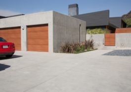 Casas prefabricadas de hormigón precios y fotos: ventajas, diseños y tendencias modernas Las casas prefabricadas de hormigón se han convertido en una de las opciones más buscadas dentro del sector de la construcción moderna. Gracias a su resistencia, rapidez de instalación y eficiencia energética, cada vez más personas eligen este tipo de viviendas como alternativa a la construcción tradicional. Actualmente, los sistemas prefabricados evolucionaron enormemente y ya no se limitan a diseños simples o estructuras temporales. Hoy es posible encontrar modelos modernos, minimalistas y totalmente personalizables que combinan funcionalidad, durabilidad y estética contemporánea. Las búsquedas relacionadas con casas prefabricadas de hormigón precios y fotos crecieron notablemente porque los usuarios desean comparar diseños, materiales, distribución de espacios y ventajas constructivas antes de tomar una decisión. ¿Qué son las casas prefabricadas de hormigón? Las casas prefabricadas de hormigón son viviendas construidas mediante piezas fabricadas previamente en planta industrial y ensambladas posteriormente en el terreno definitivo. Este sistema permite optimizar tiempos de construcción y mejorar el control de calidad de cada componente estructural. Dependiendo del modelo y del fabricante, las viviendas pueden incluir: Paneles de hormigón armado Estructuras premoldeadas Módulos completos Sistemas combinados con acero y vidrio Revestimientos exteriores personalizados Actualmente existen diseños modernos que logran resultados arquitectónicos muy atractivos, con amplios ventanales, espacios abiertos y terminaciones de alta calidad. Ventajas de las casas prefabricadas de hormigón Uno de los principales motivos por los que este tipo de viviendas ganó popularidad es la gran cantidad de beneficios que ofrece frente a otros sistemas constructivos. Alta resistencia estructural El hormigón es uno de los materiales más resistentes utilizados en construcción. Las viviendas prefabricadas fabricadas con este sistema ofrecen gran estabilidad y larga vida útil. Menor mantenimiento A diferencia de otros materiales, el hormigón requiere menos mantenimiento periódico, especialmente frente a humedad, cambios climáticos y desgaste exterior. Excelente aislamiento acústico Las estructuras de hormigón ayudan a reducir considerablemente los ruidos externos, mejorando el confort interior. Durabilidad Las construcciones prefabricadas modernas están diseñadas para mantener su rendimiento durante muchos años con mínimas intervenciones. Rapidez de ejecución La fabricación industrial permite reducir significativamente los tiempos de obra. Eficiencia energética Muchos sistemas actuales incorporan aislamiento térmico avanzado para mejorar el ahorro energético y el confort interior. Casas prefabricadas de hormigón precios y fotos Cuando las personas investigan sobre casas prefabricadas de hormigón precios y fotos, generalmente buscan inspiración visual y referencias sobre diseños modernos. Actualmente existen múltiples estilos disponibles: Casas minimalistas Viviendas modulares Diseños industriales Modelos compactos Casas familiares de gran tamaño Viviendas de lujo Construcciones sustentables Las fotografías permiten visualizar: Distribución interior Fachadas Terminaciones Integración con el entorno Iluminación natural Espacios exteriores Muchas viviendas modernas combinan hormigón con otros materiales como vidrio, acero o madera para lograr un diseño más cálido y contemporáneo. Tendencias actuales en construcción prefabricada El sector de la construcción industrializada evolucionó rápidamente durante los últimos años gracias a nuevas tecnologías y sistemas de producción. Entre las principales tendencias destacan: Diseños minimalistas Las líneas simples y modernas continúan siendo las más buscadas. Grandes ventanales Permiten aprovechar mejor la luz natural y generar mayor conexión con el exterior. Espacios abiertos Los ambientes integrados aportan amplitud y funcionalidad. Construcción sustentable Cada vez existe mayor interés por viviendas eficientes energéticamente y con menor impacto ambiental. Automatización inteligente Muchos proyectos incorporan sistemas de domótica y control energético. El papel de las maquinas hormigoneras en la construcción moderna Dentro del proceso de fabricación y construcción industrializada, las maquinas hormigoneras cumplen un rol fundamental. Estas máquinas permiten preparar mezclas homogéneas y optimizar la producción de hormigón utilizado en: Paneles estructurales Bases Plateas Columnas Muros premoldeados Elementos modulares La evolución tecnológica de las maquinas hormigoneras ayudó a mejorar la precisión, resistencia y calidad de las construcciones modernas. Además, en proyectos industrializados de gran escala, la automatización del mezclado y distribución del hormigón permite acelerar significativamente los tiempos de fabricación. Diferencias entre hormigón tradicional y prefabricado Muchas personas confunden ambos sistemas, aunque existen diferencias importantes. Construcción tradicional El hormigón se prepara y utiliza directamente en obra, lo que puede generar mayores tiempos de ejecución y variaciones en la calidad. Construcción prefabricada Las piezas se producen en entornos industriales controlados, permitiendo mayor precisión y control de calidad. Este proceso también reduce desperdicios y mejora la eficiencia general de la construcción. Casas prefabricadas compactas y modulares Uno de los segmentos con mayor crecimiento es el de las viviendas compactas y modulares. Estos modelos son ideales para: Viviendas individuales Casas de descanso Turismo Oficinas Espacios temporales Proyectos sustentables Muchas casas modulares permiten ampliaciones futuras mediante nuevos módulos integrados a la estructura original. Además, los diseños modernos aprovechan cada metro cuadrado mediante: Ambientes multifuncionales Techos altos Ventanales amplios Espacios integrados Iluminación natural Eficiencia energética en las casas prefabricadas La eficiencia energética se volvió uno de los aspectos más valorados dentro del mercado inmobiliario moderno. Muchas viviendas prefabricadas incorporan: Aislación térmica avanzada Ventanas dobles Sistemas solares Iluminación LED Ventilación eficiente Esto permite reducir el consumo energético y mejorar el confort interior durante todas las estaciones del año. El hormigón prefabricado, combinado con materiales aislantes modernos, ofrece excelentes resultados térmicos y acústicos. Diseño moderno y personalización Una de las grandes ventajas actuales de las casas prefabricadas de hormigón es la posibilidad de personalizar completamente el diseño. Hoy es posible adaptar: Distribución interior Cantidad de dormitorios Estilo arquitectónico Fachadas Revestimientos Espacios exteriores Los fabricantes modernos ofrecen modelos mucho más sofisticados que los antiguos sistemas prefabricados tradicionales. Actualmente predominan diseños contemporáneos inspirados en arquitectura minimalista y sustentable. Construcción industrializada y sustentabilidad La construcción prefabricada también presenta importantes beneficios ambientales. Entre ellos destacan: Menor generación de residuos Mejor aprovechamiento de materiales Menor consumo energético en obra Procesos más eficientes Reducción de contaminación Además, la fabricación industrial permite controlar mejor cada etapa productiva y optimizar recursos. Factores importantes antes de elegir una casa prefabricada Antes de seleccionar un proyecto conviene analizar distintos aspectos fundamentales. Calidad estructural Es importante verificar la resistencia y certificación de los materiales utilizados. Aislación Un buen aislamiento térmico y acústico mejora notablemente el confort. Diseño del terreno Cada terreno puede requerir soluciones específicas de cimentación. Garantías Siempre conviene revisar cobertura y respaldo técnico. Posibilidad de ampliación Muchos compradores valoran sistemas modulares adaptables a futuro. Casas prefabricadas y arquitectura moderna La arquitectura prefabricada moderna ya no está asociada únicamente a soluciones económicas o temporales. Actualmente existen proyectos de alto nivel arquitectónico con: Diseño premium Integración paisajística Tecnología inteligente Espacios amplios Estética contemporánea Las viviendas prefabricadas de hormigón lograron posicionarse como una opción moderna y eficiente para distintos tipos de usuarios. ¿Vale la pena elegir una casa prefabricada de hormigón? Para muchas personas, sí. Este sistema ofrece múltiples ventajas relacionadas con durabilidad, resistencia y eficiencia. Además, la evolución tecnológica permitió desarrollar modelos mucho más modernos y atractivos visualmente. Las principales razones por las que siguen creciendo son: Rapidez constructiva Menor mantenimiento Excelente aislamiento Alta resistencia Diseño moderno Flexibilidad arquitectónica Larga vida útil Actualmente las casas prefabricadas representan una de las alternativas con mayor proyección dentro del sector inmobiliario y de la construcción moderna.