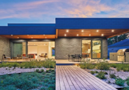canelones Casas Prefabricadas en México: diseño moderno, comodidad y nuevas formas de construir Las casas prefabricadas se han convertido en una de las alternativas habitacionales más interesantes para quienes buscan una vivienda moderna, funcional y adaptable a diferentes estilos de vida. En México, este sistema constructivo ha ganado popularidad gracias a la evolución de los diseños arquitectónicos, la incorporación de nuevas tecnologías y la posibilidad de personalizar cada proyecto según las necesidades de cada familia. Cuando las personas buscan información sobre Catálogo de casas prefabricadas y precios, generalmente desean conocer los diferentes modelos disponibles, los estilos arquitectónicos más populares y las características que hacen atractiva a una vivienda prefabricada. Actualmente existe una enorme variedad de diseños que permiten desarrollar proyectos para terrenos urbanos, suburbanos y rurales. El crecimiento de las casas prefabricadas en México Durante los últimos años, la construcción prefabricada ha experimentado un crecimiento constante en distintas regiones del país. Las búsquedas relacionadas con Casas prefabricadas en México económicas reflejan el interés de miles de familias por soluciones habitacionales modernas que combinen funcionalidad, comodidad y diseño. Hoy en día es posible encontrar: Casas familiares. Viviendas de estilo contemporáneo. Diseños minimalistas. Casas de campo. Modelos modulares. Viviendas personalizadas. Esta diversidad permite adaptar cada proyecto a distintos estilos de vida y necesidades familiares. Diseños modernos para todos los gustos Uno de los principales atractivos de las viviendas prefabricadas es la enorme variedad de modelos disponibles. Los diseños actuales suelen incorporar: Ambientes integrados. Cocinas modernas. Grandes ventanales. Espacios abiertos. Terrazas. Áreas sociales amplias. Estas características generan una sensación de amplitud y bienestar que resulta muy valorada por las familias mexicanas. La importancia de la funcionalidad Una vivienda moderna debe ofrecer mucho más que una buena apariencia. Los proyectos actuales buscan optimizar cada espacio para mejorar la experiencia diaria de quienes habitan el hogar. Por ello, muchas casas prefabricadas incluyen: Distribuciones eficientes. Ambientes multifuncionales. Espacios de trabajo. Zonas de descanso. Áreas recreativas. La funcionalidad se ha convertido en uno de los elementos más importantes de la arquitectura contemporánea. Casas prefabricadas México precio y el interés por nuevas alternativas Las búsquedas relacionadas con Casas prefabricadas México precio muestran el creciente interés por este sistema constructivo. Sin embargo, más allá de cualquier aspecto económico, muchas personas descubren que las ventajas más importantes de estas viviendas se encuentran en: La personalización. El diseño. La comodidad. La eficiencia de los espacios. La adaptación a diferentes terrenos. Estas cualidades explican por qué cada vez más familias consideran esta alternativa al momento de construir su hogar. Ambientes llenos de luz natural La iluminación natural desempeña un papel fundamental en el diseño de las viviendas modernas. Por este motivo, muchas casas prefabricadas incorporan: Ventanales panorámicos. Puertas corredizas. Techos altos. Espacios abiertos. La entrada de luz natural mejora la sensación de amplitud y crea ambientes más agradables durante todo el día. Catálogo de casas prefabricadas y precios: inspiración para nuevos proyectos Cuando alguien explora un Catálogo de casas prefabricadas y precios, generalmente busca ideas para visualizar cómo podría ser su futura vivienda. Los catálogos suelen incluir una gran variedad de estilos: Casas modernas. Diseños minimalistas. Viviendas familiares. Casas de campo. Modelos contemporáneos. Proyectos modulares. Esta diversidad permite encontrar propuestas adecuadas para distintos gustos y necesidades. Viviendas pensadas para el futuro Las necesidades de una familia cambian con el tiempo. Por ello, muchas viviendas prefabricadas modernas se diseñan con la posibilidad de futuras ampliaciones o modificaciones. Esto permite: Agregar dormitorios. Ampliar espacios sociales. Crear oficinas en casa. Incorporar áreas recreativas. La flexibilidad es una de las ventajas más valoradas por quienes buscan una vivienda adaptable a largo plazo. Fabricantes de casas prefabricadas en México y la evolución del sector Las búsquedas relacionadas con Fabricantes de casas prefabricadas en México reflejan el crecimiento de una industria que ha incorporado importantes avances tecnológicos y arquitectónicos. Actualmente, las viviendas prefabricadas destacan por: Diseños modernos. Mejor aprovechamiento de espacios. Acabados atractivos. Integración con el entorno. Soluciones habitacionales personalizadas. Estos factores han contribuido a transformar la percepción que muchas personas tenían sobre este tipo de construcción. Casas prefabricadas Guadalajara y la arquitectura moderna La ciudad de Guadalajara se caracteriza por combinar tradición y modernidad. Por ello, las búsquedas relacionadas con Casas prefabricadas Guadalajara han aumentado en los últimos años. Las viviendas modernas desarrolladas para esta región suelen priorizar: Espacios abiertos. Iluminación natural. Integración entre interior y exterior. Diseños contemporáneos. Ambientes familiares. Estas características permiten crear hogares cómodos y visualmente atractivos. Espacios exteriores para disfrutar en familia La vida cotidiana se vuelve más agradable cuando la vivienda incorpora áreas destinadas al disfrute al aire libre. Muchos proyectos incluyen: Jardines. Patios. Terrazas. Decks. Áreas recreativas. Estos espacios favorecen la convivencia familiar y permiten aprovechar mejor el entorno. Casas prefabricadas CDMX y las necesidades urbanas actuales Las búsquedas relacionadas con Casas prefabricadas CDMX muestran cómo las viviendas modernas deben responder a las necesidades de quienes viven en entornos urbanos dinámicos. Los diseños actuales buscan maximizar el aprovechamiento del espacio mediante: Distribuciones inteligentes. Ambientes multifuncionales. Integración de áreas sociales. Soluciones de almacenamiento eficientes. La funcionalidad resulta esencial en las ciudades donde cada metro cuadrado tiene un gran valor. Casas prefabricadas Querétaro y la expansión de la construcción moderna Querétaro se ha consolidado como una de las regiones con mayor crecimiento residencial del país. Por ello, las búsquedas relacionadas con Casas prefabricadas Querétaro continúan aumentando. Las viviendas desarrolladas para esta zona suelen destacar por: Diseño contemporáneo. Ambientes luminosos. Espacios abiertos. Integración con áreas verdes. Distribuciones modernas. Estas características permiten crear hogares cómodos y adaptados a los estilos de vida actuales. Personalización de cada proyecto Cada familia tiene expectativas diferentes respecto a su vivienda ideal. Por esta razón, la posibilidad de personalizar los proyectos se ha convertido en una de las mayores ventajas de las casas prefabricadas. Entre los elementos que pueden adaptarse se encuentran: Número de habitaciones. Distribución de ambientes. Espacios exteriores. Diseño de fachadas. Áreas sociales. Espacios de trabajo. La personalización permite que cada hogar refleje la identidad de quienes lo habitan. Casas prefabricadas Home Depot y el interés por las soluciones habitacionales Las búsquedas relacionadas con Casas prefabricadas Home Depot muestran cómo existe un creciente interés por conocer distintas alternativas disponibles dentro del mercado de la construcción prefabricada. Al evaluar cualquier proyecto habitacional, muchas personas consideran aspectos como: Diseño. Funcionalidad. Comodidad. Adaptabilidad. Posibilidades de personalización. Estos elementos suelen ser determinantes al momento de elegir una vivienda. Arquitectura contemporánea y estética atractiva Las viviendas prefabricadas actuales están muy lejos de los modelos tradicionales que muchas personas imaginan. Hoy es posible encontrar proyectos que incorporan: Fachadas modernas. Líneas minimalistas. Grandes superficies vidriadas. Ambientes integrados. Diseños innovadores. La arquitectura contemporánea ha permitido que las casas prefabricadas sean cada vez más valoradas por quienes buscan una vivienda moderna y funcional. Integración con la naturaleza Cada vez más familias desean vivir en espacios que permitan una relación más cercana con el entorno. Las casas prefabricadas favorecen esta integración mediante: Terrazas. Jardines. Ventanales panorámicos. Espacios exteriores amplios. Conexión visual con áreas verdes. Esta combinación genera ambientes más agradables y una mejor calidad de vida. Un hogar diseñado para cada etapa de la vida Las necesidades habitacionales evolucionan constantemente. Por ello, la flexibilidad y la capacidad de adaptación se han convertido en aspectos fundamentales al momento de construir una vivienda.