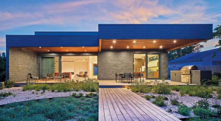 canelones Casas Prefabricadas en México: diseño moderno, comodidad y nuevas formas de construir Las casas prefabricadas se han convertido en una de las alternativas habitacionales más interesantes para quienes buscan una vivienda moderna, funcional y adaptable a diferentes estilos de vida. En México, este sistema constructivo ha ganado popularidad gracias a la evolución de los diseños arquitectónicos, la incorporación de nuevas tecnologías y la posibilidad de personalizar cada proyecto según las necesidades de cada familia. Cuando las personas buscan información sobre Catálogo de casas prefabricadas y precios, generalmente desean conocer los diferentes modelos disponibles, los estilos arquitectónicos más populares y las características que hacen atractiva a una vivienda prefabricada. Actualmente existe una enorme variedad de diseños que permiten desarrollar proyectos para terrenos urbanos, suburbanos y rurales. El crecimiento de las casas prefabricadas en México Durante los últimos años, la construcción prefabricada ha experimentado un crecimiento constante en distintas regiones del país. Las búsquedas relacionadas con Casas prefabricadas en México económicas reflejan el interés de miles de familias por soluciones habitacionales modernas que combinen funcionalidad, comodidad y diseño. Hoy en día es posible encontrar: Casas familiares. Viviendas de estilo contemporáneo. Diseños minimalistas. Casas de campo. Modelos modulares. Viviendas personalizadas. Esta diversidad permite adaptar cada proyecto a distintos estilos de vida y necesidades familiares. Diseños modernos para todos los gustos Uno de los principales atractivos de las viviendas prefabricadas es la enorme variedad de modelos disponibles. Los diseños actuales suelen incorporar: Ambientes integrados. Cocinas modernas. Grandes ventanales. Espacios abiertos. Terrazas. Áreas sociales amplias. Estas características generan una sensación de amplitud y bienestar que resulta muy valorada por las familias mexicanas. La importancia de la funcionalidad Una vivienda moderna debe ofrecer mucho más que una buena apariencia. Los proyectos actuales buscan optimizar cada espacio para mejorar la experiencia diaria de quienes habitan el hogar. Por ello, muchas casas prefabricadas incluyen: Distribuciones eficientes. Ambientes multifuncionales. Espacios de trabajo. Zonas de descanso. Áreas recreativas. La funcionalidad se ha convertido en uno de los elementos más importantes de la arquitectura contemporánea. Casas prefabricadas México precio y el interés por nuevas alternativas Las búsquedas relacionadas con Casas prefabricadas México precio muestran el creciente interés por este sistema constructivo. Sin embargo, más allá de cualquier aspecto económico, muchas personas descubren que las ventajas más importantes de estas viviendas se encuentran en: La personalización. El diseño. La comodidad. La eficiencia de los espacios. La adaptación a diferentes terrenos. Estas cualidades explican por qué cada vez más familias consideran esta alternativa al momento de construir su hogar. Ambientes llenos de luz natural La iluminación natural desempeña un papel fundamental en el diseño de las viviendas modernas. Por este motivo, muchas casas prefabricadas incorporan: Ventanales panorámicos. Puertas corredizas. Techos altos. Espacios abiertos. La entrada de luz natural mejora la sensación de amplitud y crea ambientes más agradables durante todo el día. Catálogo de casas prefabricadas y precios: inspiración para nuevos proyectos Cuando alguien explora un Catálogo de casas prefabricadas y precios, generalmente busca ideas para visualizar cómo podría ser su futura vivienda. Los catálogos suelen incluir una gran variedad de estilos: Casas modernas. Diseños minimalistas. Viviendas familiares. Casas de campo. Modelos contemporáneos. Proyectos modulares. Esta diversidad permite encontrar propuestas adecuadas para distintos gustos y necesidades. Viviendas pensadas para el futuro Las necesidades de una familia cambian con el tiempo. Por ello, muchas viviendas prefabricadas modernas se diseñan con la posibilidad de futuras ampliaciones o modificaciones. Esto permite: Agregar dormitorios. Ampliar espacios sociales. Crear oficinas en casa. Incorporar áreas recreativas. La flexibilidad es una de las ventajas más valoradas por quienes buscan una vivienda adaptable a largo plazo. Fabricantes de casas prefabricadas en México y la evolución del sector Las búsquedas relacionadas con Fabricantes de casas prefabricadas en México reflejan el crecimiento de una industria que ha incorporado importantes avances tecnológicos y arquitectónicos. Actualmente, las viviendas prefabricadas destacan por: Diseños modernos. Mejor aprovechamiento de espacios. Acabados atractivos. Integración con el entorno. Soluciones habitacionales personalizadas. Estos factores han contribuido a transformar la percepción que muchas personas tenían sobre este tipo de construcción. Casas prefabricadas Guadalajara y la arquitectura moderna La ciudad de Guadalajara se caracteriza por combinar tradición y modernidad. Por ello, las búsquedas relacionadas con Casas prefabricadas Guadalajara han aumentado en los últimos años. Las viviendas modernas desarrolladas para esta región suelen priorizar: Espacios abiertos. Iluminación natural. Integración entre interior y exterior. Diseños contemporáneos. Ambientes familiares. Estas características permiten crear hogares cómodos y visualmente atractivos. Espacios exteriores para disfrutar en familia La vida cotidiana se vuelve más agradable cuando la vivienda incorpora áreas destinadas al disfrute al aire libre. Muchos proyectos incluyen: Jardines. Patios. Terrazas. Decks. Áreas recreativas. Estos espacios favorecen la convivencia familiar y permiten aprovechar mejor el entorno. Casas prefabricadas CDMX y las necesidades urbanas actuales Las búsquedas relacionadas con Casas prefabricadas CDMX muestran cómo las viviendas modernas deben responder a las necesidades de quienes viven en entornos urbanos dinámicos. Los diseños actuales buscan maximizar el aprovechamiento del espacio mediante: Distribuciones inteligentes. Ambientes multifuncionales. Integración de áreas sociales. Soluciones de almacenamiento eficientes. La funcionalidad resulta esencial en las ciudades donde cada metro cuadrado tiene un gran valor. Casas prefabricadas Querétaro y la expansión de la construcción moderna Querétaro se ha consolidado como una de las regiones con mayor crecimiento residencial del país. Por ello, las búsquedas relacionadas con Casas prefabricadas Querétaro continúan aumentando. Las viviendas desarrolladas para esta zona suelen destacar por: Diseño contemporáneo. Ambientes luminosos. Espacios abiertos. Integración con áreas verdes. Distribuciones modernas. Estas características permiten crear hogares cómodos y adaptados a los estilos de vida actuales. Personalización de cada proyecto Cada familia tiene expectativas diferentes respecto a su vivienda ideal. Por esta razón, la posibilidad de personalizar los proyectos se ha convertido en una de las mayores ventajas de las casas prefabricadas. Entre los elementos que pueden adaptarse se encuentran: Número de habitaciones. Distribución de ambientes. Espacios exteriores. Diseño de fachadas. Áreas sociales. Espacios de trabajo. La personalización permite que cada hogar refleje la identidad de quienes lo habitan. Casas prefabricadas Home Depot y el interés por las soluciones habitacionales Las búsquedas relacionadas con Casas prefabricadas Home Depot muestran cómo existe un creciente interés por conocer distintas alternativas disponibles dentro del mercado de la construcción prefabricada. Al evaluar cualquier proyecto habitacional, muchas personas consideran aspectos como: Diseño. Funcionalidad. Comodidad. Adaptabilidad. Posibilidades de personalización. Estos elementos suelen ser determinantes al momento de elegir una vivienda. Arquitectura contemporánea y estética atractiva Las viviendas prefabricadas actuales están muy lejos de los modelos tradicionales que muchas personas imaginan. Hoy es posible encontrar proyectos que incorporan: Fachadas modernas. Líneas minimalistas. Grandes superficies vidriadas. Ambientes integrados. Diseños innovadores. La arquitectura contemporánea ha permitido que las casas prefabricadas sean cada vez más valoradas por quienes buscan una vivienda moderna y funcional. Integración con la naturaleza Cada vez más familias desean vivir en espacios que permitan una relación más cercana con el entorno. Las casas prefabricadas favorecen esta integración mediante: Terrazas. Jardines. Ventanales panorámicos. Espacios exteriores amplios. Conexión visual con áreas verdes. Esta combinación genera ambientes más agradables y una mejor calidad de vida. Un hogar diseñado para cada etapa de la vida Las necesidades habitacionales evolucionan constantemente. Por ello, la flexibilidad y la capacidad de adaptación se han convertido en aspectos fundamentales al momento de construir una vivienda.