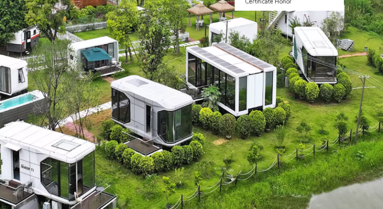 Casas Prefabricadas en Paraguay: una alternativa moderna para construir el hogar ideal Las casas prefabricadas han ganado una gran popularidad en Paraguay gracias a su versatilidad, diseño moderno y capacidad de adaptarse a diferentes estilos de vida. Cada vez más familias consideran este sistema constructivo como una excelente opción para desarrollar un proyecto habitacional cómodo, funcional y pensado para el futuro. Cuando las personas buscan información sobre Precio de Casas Prefabricadas en Paraguay, generalmente desean conocer los diferentes tipos de viviendas disponibles, sus características y las ventajas que ofrecen frente a otros sistemas constructivos. Más allá de cualquier aspecto económico, las viviendas prefabricadas destacan por su capacidad de brindar comodidad, eficiencia y una amplia variedad de diseños. El crecimiento de las casas prefabricadas en Paraguay Durante los últimos años, la construcción prefabricada ha experimentado una evolución significativa. Los avances en materiales, diseño y planificación han permitido desarrollar viviendas modernas capaces de satisfacer las necesidades de familias de distintos tamaños. Las búsquedas relacionadas con Casas economicas Prefabricadas en Paraguay reflejan el creciente interés por alternativas habitacionales que combinen funcionalidad, confort y una estética atractiva. Actualmente es posible encontrar: Viviendas familiares. Casas de campo. Diseños modernos. Modelos minimalistas. Casas modulares. Proyectos personalizados. Esta diversidad permite que cada familia encuentre una opción acorde a sus preferencias y necesidades. Diseños pensados para la vida moderna Uno de los aspectos más valorados de las casas prefabricadas es la posibilidad de acceder a diseños contemporáneos y funcionales. Los proyectos actuales suelen incorporar: Ambientes integrados. Amplios ventanales. Espacios luminosos. Cocinas modernas. Áreas sociales conectadas. Espacios exteriores. Estas características contribuyen a crear hogares cómodos y agradables para vivir durante todo el año. Casas Prefabricadas de madera Paraguay: tradición y calidez Las Casas Prefabricadas de madera Paraguay continúan siendo una de las alternativas más apreciadas por muchas familias. La madera aporta múltiples beneficios: Sensación de calidez. Estética natural. Integración con el entorno. Ambientes acogedores. Diseño atemporal. Además, este tipo de construcción resulta especialmente atractiva para quienes desean una vivienda con un estilo tradicional combinado con detalles modernos. La importancia del confort interior Una vivienda debe ser mucho más que una estructura física. El hogar es el espacio donde las personas descansan, comparten momentos en familia y desarrollan sus proyectos personales. Por este motivo, las casas prefabricadas modernas suelen priorizar: Buena ventilación. Iluminación natural. Distribución eficiente. Ambientes funcionales. Conexión entre espacios interiores y exteriores. Estas características contribuyen directamente al bienestar diario. Casas de madera en Paraguay precios y el atractivo de los materiales naturales Las búsquedas relacionadas con Casas de madera en Paraguay precios suelen estar motivadas por el interés que generan las construcciones realizadas con materiales naturales. La madera continúa siendo una de las opciones más valoradas debido a: Su apariencia estética. Su versatilidad. Su capacidad para generar ambientes confortables. Su integración con paisajes urbanos y rurales. Las viviendas de madera mantienen una gran aceptación en diferentes regiones del país gracias a estas cualidades. Espacios diseñados para compartir Las tendencias actuales en arquitectura buscan favorecer la interacción familiar y el aprovechamiento eficiente de los espacios. Por ello, muchos proyectos incorporan: Living integrado. Comedor conectado con la cocina. Galerías. Terrazas. Jardines. Esta distribución genera ambientes más amplios y funcionales para la vida cotidiana. Casas economicas Prefabricadas en Paraguay y la búsqueda de soluciones habitacionales modernas El interés por las Casas economicas Prefabricadas en Paraguay continúa creciendo debido a la necesidad de encontrar viviendas prácticas y adaptables. Más allá de cualquier consideración relacionada con costos, muchas familias valoran especialmente: La flexibilidad de diseño. La rapidez de ejecución. La posibilidad de personalización. El aprovechamiento del terreno. La comodidad de los espacios. Estas ventajas explican por qué cada vez más personas consideran esta alternativa para construir su hogar. Modelos adaptados a diferentes terrenos Paraguay cuenta con una gran variedad de entornos y características geográficas. Las viviendas prefabricadas pueden adaptarse a: Lotes urbanos. Terrenos suburbanos. Parcelas rurales. Espacios recreativos. Propiedades destinadas al descanso. La capacidad de adaptación es una de las fortalezas más importantes de este sistema constructivo. Casas Prefabricadas en cuotas en Paraguay y el interés por nuevas alternativas Las búsquedas relacionadas con Casas Prefabricadas en cuotas en Paraguay muestran el creciente interés por acceder a viviendas modernas mediante distintas modalidades disponibles en el mercado. Sin embargo, más allá de la forma de acceso, lo que realmente destaca es la posibilidad de obtener una vivienda con: Diseño atractivo. Ambientes funcionales. Distribución eficiente. Espacios personalizados. Proyección de crecimiento futuro. Estos elementos suelen ser determinantes al momento de elegir una vivienda. La luz natural como protagonista Los diseños contemporáneos otorgan gran importancia a la iluminación natural. Por ello, muchas casas incorporan: Ventanales de gran tamaño. Puertas corredizas. Espacios abiertos. Conexión visual con el exterior. La luz natural mejora la sensación de amplitud y contribuye a crear ambientes más agradables y saludables. Casa de madera economicas en Paraguay: funcionalidad y estilo Las búsquedas de Casa de madera economicas en Paraguay reflejan el interés por viviendas que combinen practicidad y estética. La madera permite desarrollar proyectos con una apariencia cálida y acogedora que se adapta perfectamente a distintos estilos arquitectónicos. Además, este tipo de vivienda suele destacar por: Ambientes confortables. Diseño versátil. Integración con jardines y espacios verdes. Sensación de cercanía con la naturaleza. Estas características continúan atrayendo a numerosas familias paraguayas. Espacios exteriores para disfrutar durante todo el año Las áreas exteriores se han convertido en un componente fundamental de las viviendas modernas. Por este motivo, muchos proyectos incluyen: Galerías cubiertas. Patios. Decks. Quinchos. Jardines. Estos espacios permiten disfrutar actividades recreativas, reuniones familiares y momentos de descanso al aire libre. Royal casas prefabricadas Paraguay y el interés por soluciones modernas Las búsquedas relacionadas con Royal casas prefabricadas Paraguay reflejan el interés de quienes desean conocer las alternativas existentes dentro del sector de la construcción prefabricada. Al evaluar cualquier proyecto habitacional, es importante considerar aspectos como: Calidad del diseño. Funcionalidad. Adaptación a las necesidades familiares. Posibilidad de personalización. Comodidad de los espacios. Cada familia posee expectativas diferentes y la vivienda ideal será aquella que logre responder a sus objetivos particulares. Viviendas preparadas para el futuro Las necesidades de una familia evolucionan con el tiempo. Por ello, muchas casas prefabricadas modernas se diseñan pensando en futuras ampliaciones o modificaciones. Esto permite: Agregar nuevos dormitorios. Ampliar áreas sociales. Incorporar espacios de trabajo. Adaptar ambientes para diferentes usos. La flexibilidad es una de las principales ventajas de estos sistemas constructivos. Casa FACIL paraguay y la búsqueda de viviendas prácticas Las consultas relacionadas con Casa FACIL paraguay muestran cómo muchas personas buscan procesos simples y eficientes para acceder a una vivienda. En este contexto, las casas prefabricadas destacan por ofrecer: Organización eficiente del proyecto. Diseños funcionales. Ambientes confortables. Adaptabilidad a diferentes necesidades. La practicidad se ha convertido en uno de los factores más valorados por quienes buscan construir su hogar. Arquitectura moderna y diseño contemporáneo Las viviendas prefabricadas actuales están muy lejos de los modelos básicos del pasado. Hoy es posible encontrar proyectos que incorporan: Fachadas modernas. Líneas minimalistas. Grandes superficies vidriadas. Diseños innovadores. Ambientes abiertos. La arquitectura contemporánea ha transformado completamente la percepción que muchas personas tenían sobre este tipo de construcción. Integración con la naturaleza Cada vez más familias buscan viviendas que permitan disfrutar del entorno natural. Las casas prefabricadas facilitan esta conexión mediante: Ventanales panorámicos. Terrazas. Galerías. Jardines. Espacios recreativos exteriores. Esta integración genera una experiencia de vida más agradable y cercana a la naturaleza. Un hogar pensado para cada familia Las necesidades de cada hogar son únicas. Por esta razón, la posibilidad de personalizar los proyectos es una de las mayores fortalezas de las viviendas prefabricadas.